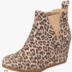 TOMS Women’s Kelsey Leopard Round Toe Wedge Booties